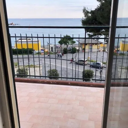 Casa Bella Con Terrazzo Sul Mare 펜션 *