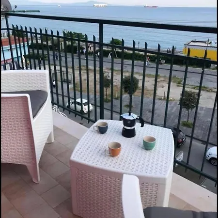 Casa Bella Con Terrazzo Sul Mare 펜션 *