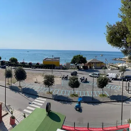 Casa Bella Con Terrazzo Sul Mare 펜션
